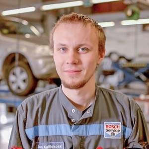 mekaanikko-kokkolan-autohuolto-Jouni