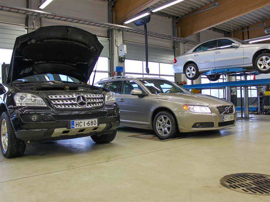 Mercedes-Benz määräaikaishuollossa Kokkolan Autohuollossa
